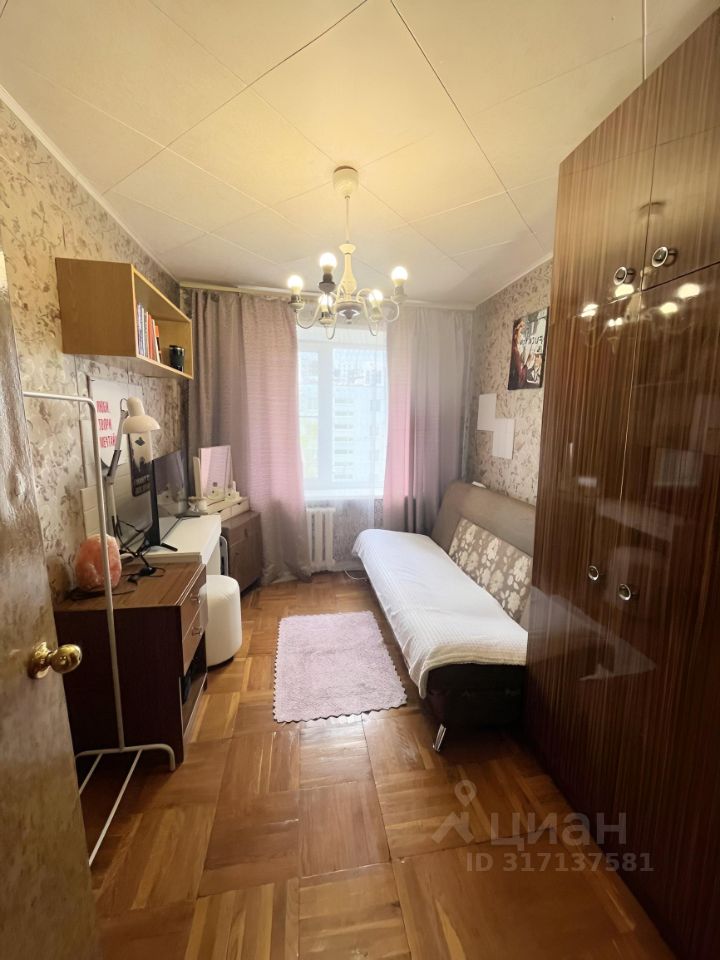 Продажа 4-комн квартиры на вторичном рынке 1-й кв-л, 5-й мкр,  д. 4