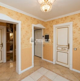 Продажа 4-комн квартиры на вторичном рынке улица Грина,  д. 12