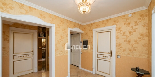4-комн квартира улица Грина,  д. 12