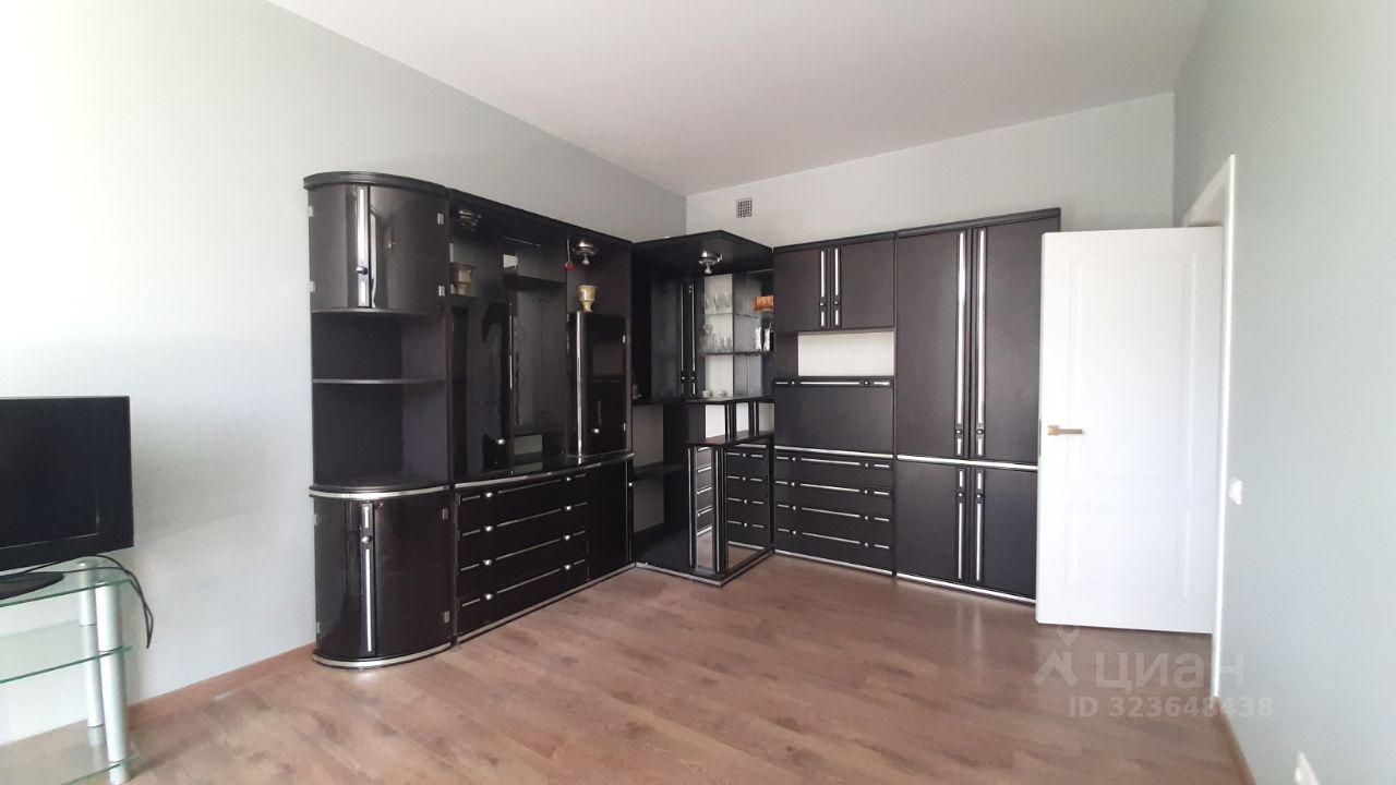 Аренда 2-комн квартиры на вторичном рынке Кутузовский проспект, 4/2