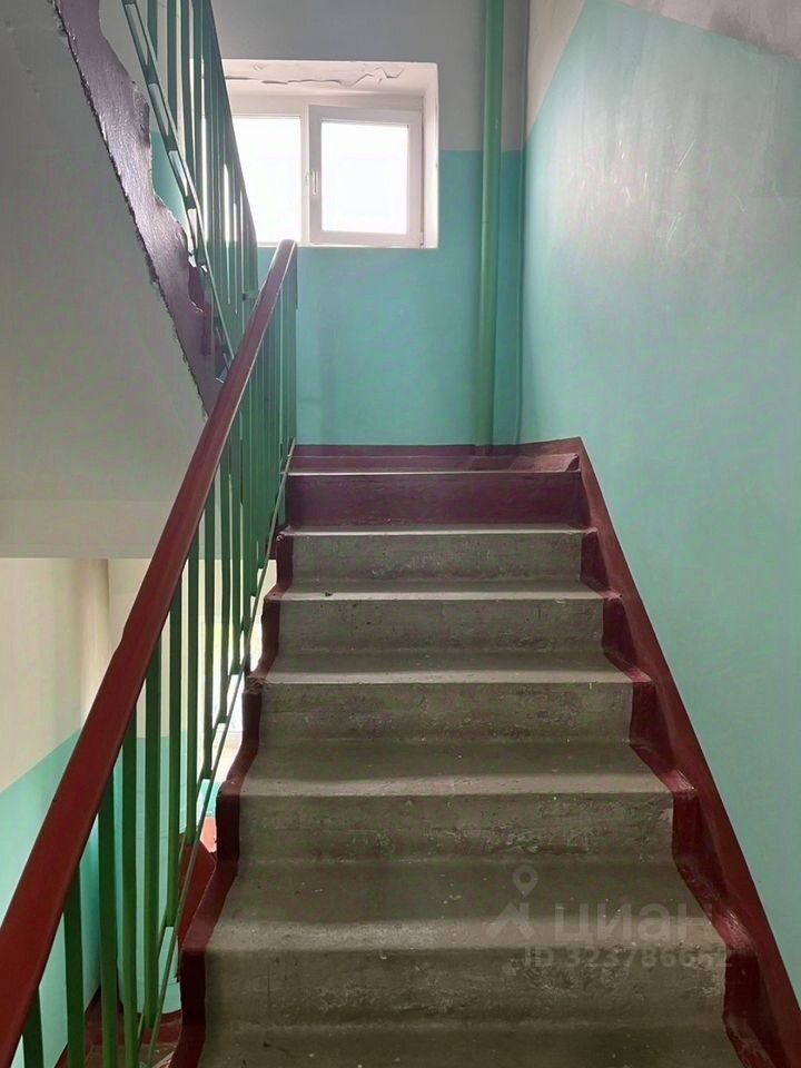 Продажа 1-комн квартиры на вторичном рынке Запрудня пгт, улица Карла Маркса, 12к4