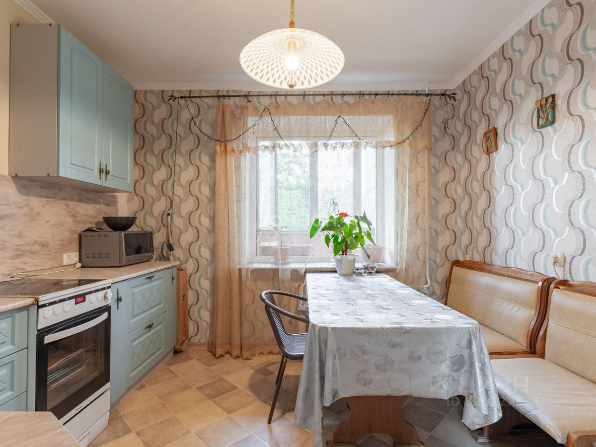 Продажа 3-комн квартиры на вторичном рынке улица Кораблестроителей, 12к2