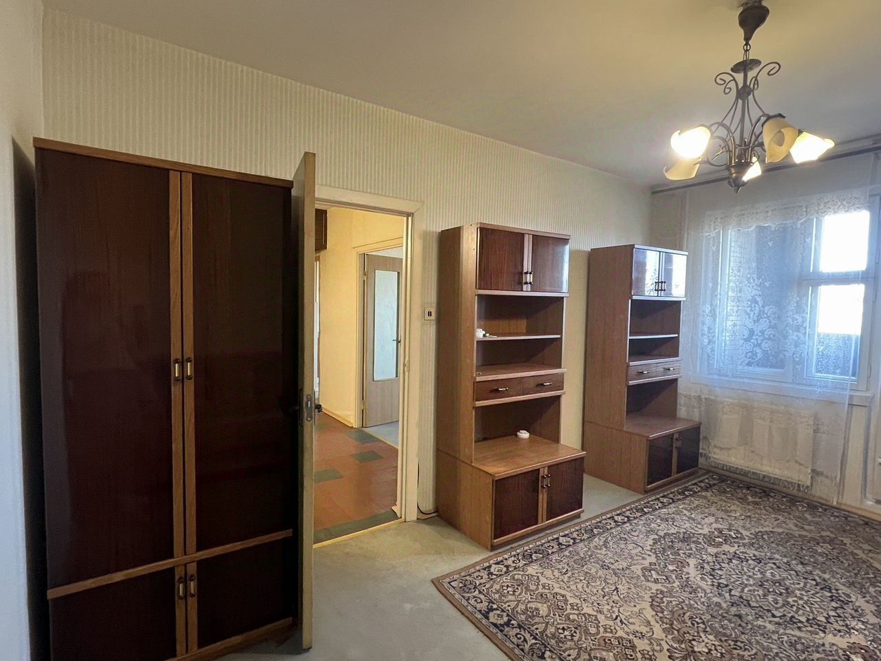Продажа 2-комн квартиры на вторичном рынке Малая Карпатская улица, 21