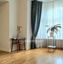 Продажа 3-комн квартиры на вторичном рынке Фурштатская ул