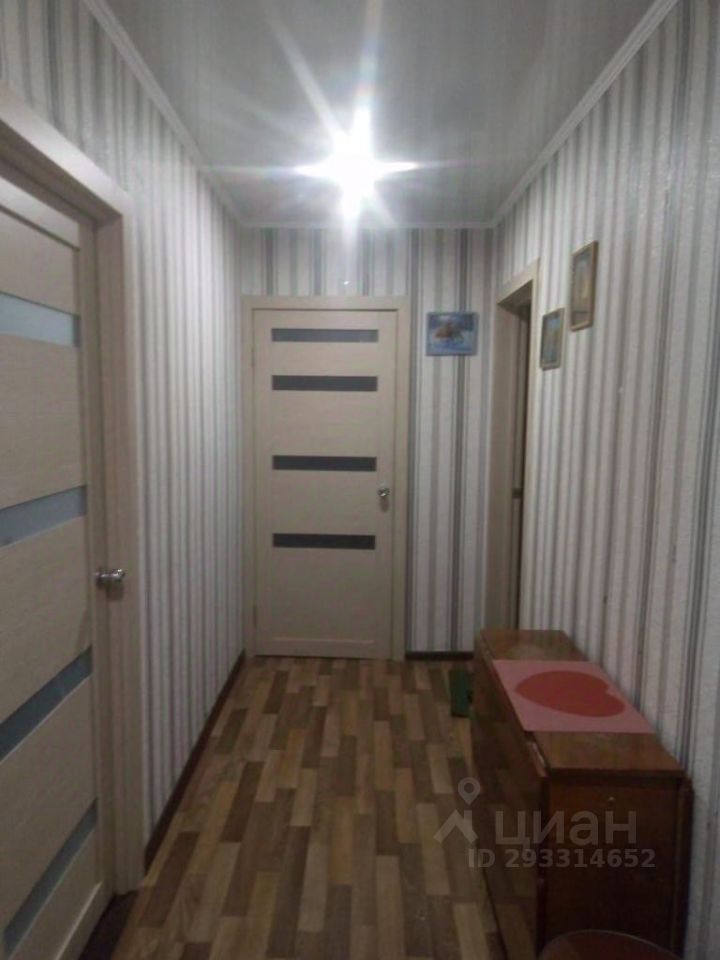 Продажа 3-комн квартиры на вторичном рынке пос. Сосновый Бор, улица Александра Невского, 10