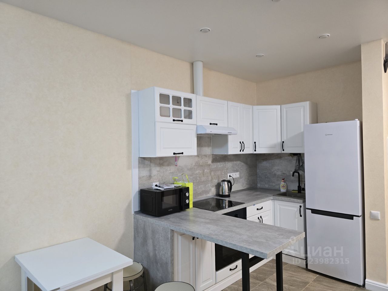 Аренда 3-комн квартиры на вторичном рынке Новоивановское пгт, улица Западная, 85