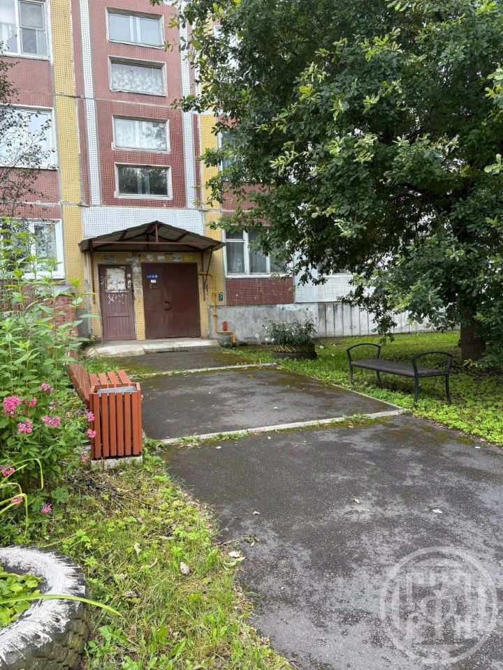 Продажа 2-комн квартиры на вторичном рынке Толмачево городской поселок, улица Толмачева, 12
