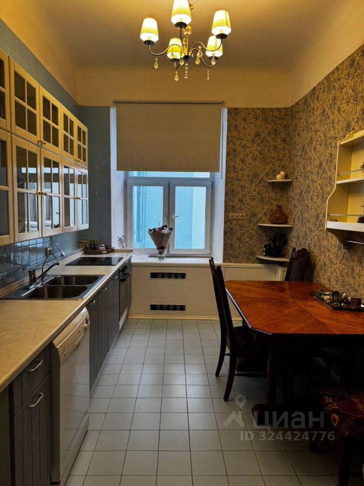 Аренда 4-комн квартиры на вторичном рынке Большая Никитская улица, 31