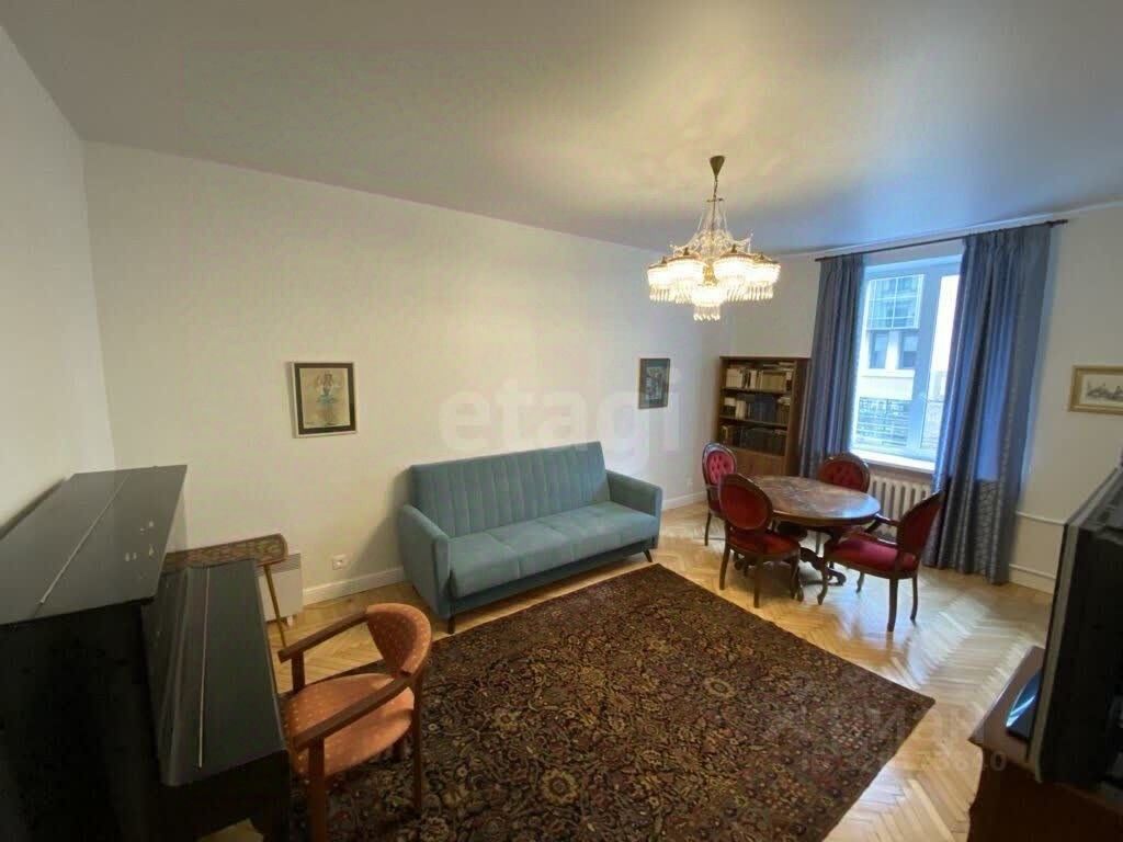 Продажа 3-комн квартиры на вторичном рынке Суворовский проспект, 17