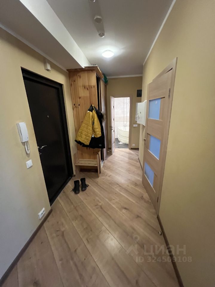 Аренда 2-комн квартиры на вторичном рынке Мурино, площадь Привокзальная, 3к4