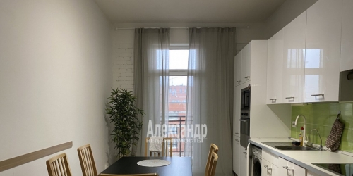 4-комн квартира Детская ул. ,  д. 18