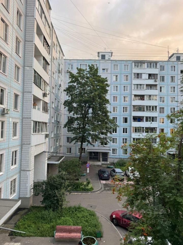 Продажа 3-комн квартиры на вторичном рынке улица Инессы Арманд, 4К1