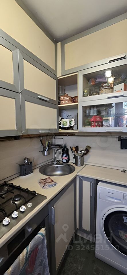 Продажа 2-комн квартиры на вторичном рынке пос. Новый Свет, 11