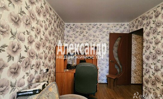 Продажа 2-комн квартиры на вторичном рынке Кириши, ул Мира,  д. 18