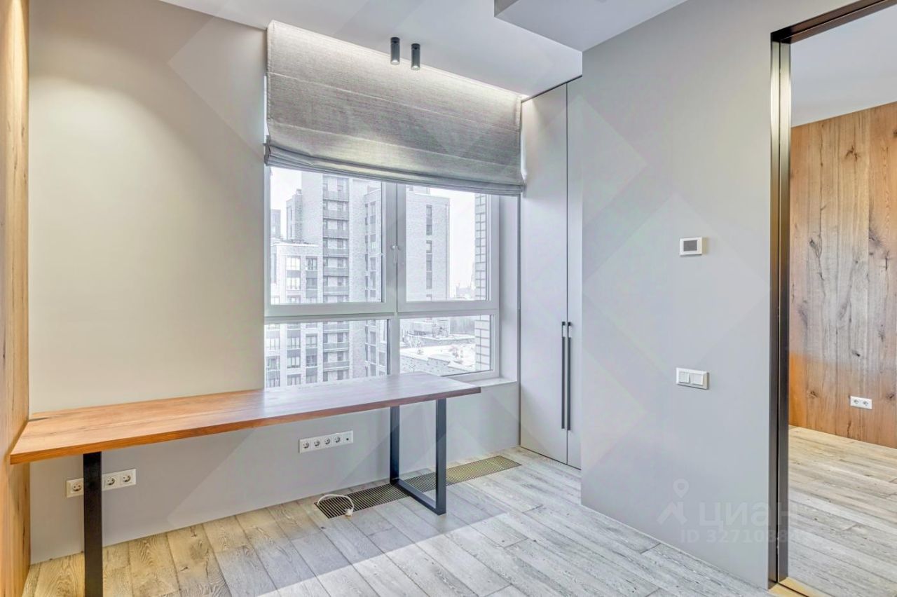 Продажа 3-комн квартиры на вторичном рынке Мантулинская улица, 9к5