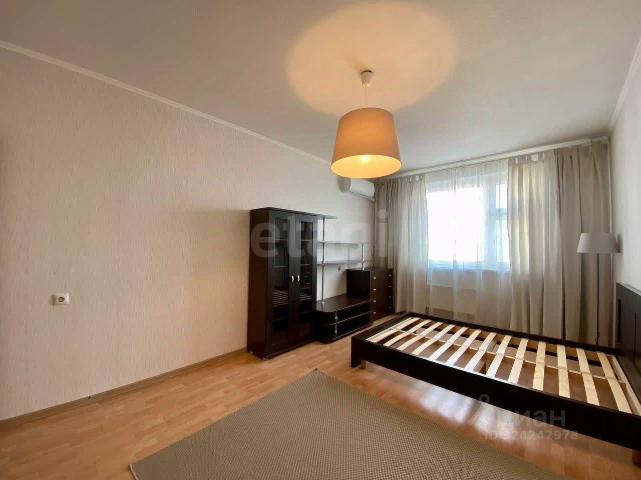 Продажа 2-комн квартиры на вторичном рынке улица Александры Монаховой, 95к1