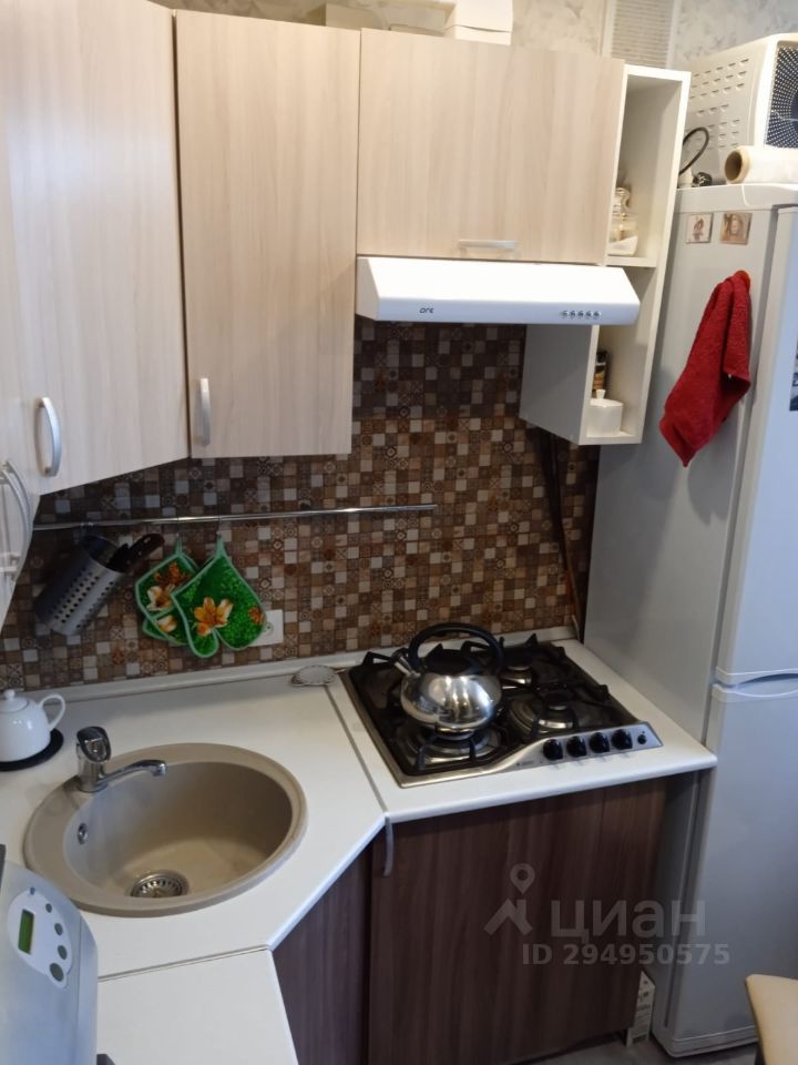 Продажа 2-комн квартиры на вторичном рынке пос. Новый Свет, 27