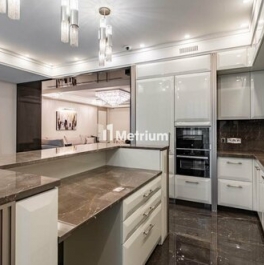 Продажа 4-комн квартиры на вторичном рынке Филипповский переулок