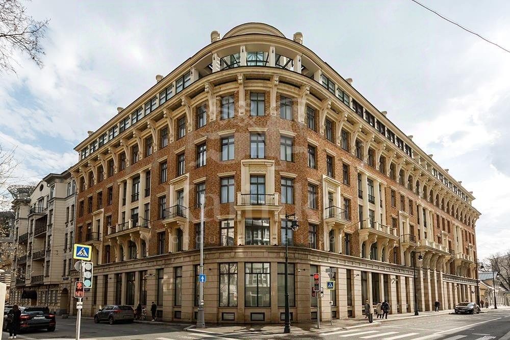 Продажа 4-комн квартиры на вторичном рынке Большой Левшинский переулок, 11