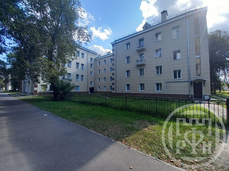 Продажа 2-комн квартиры на вторичном рынке Кировск г., Победы ул. ,  д. 7