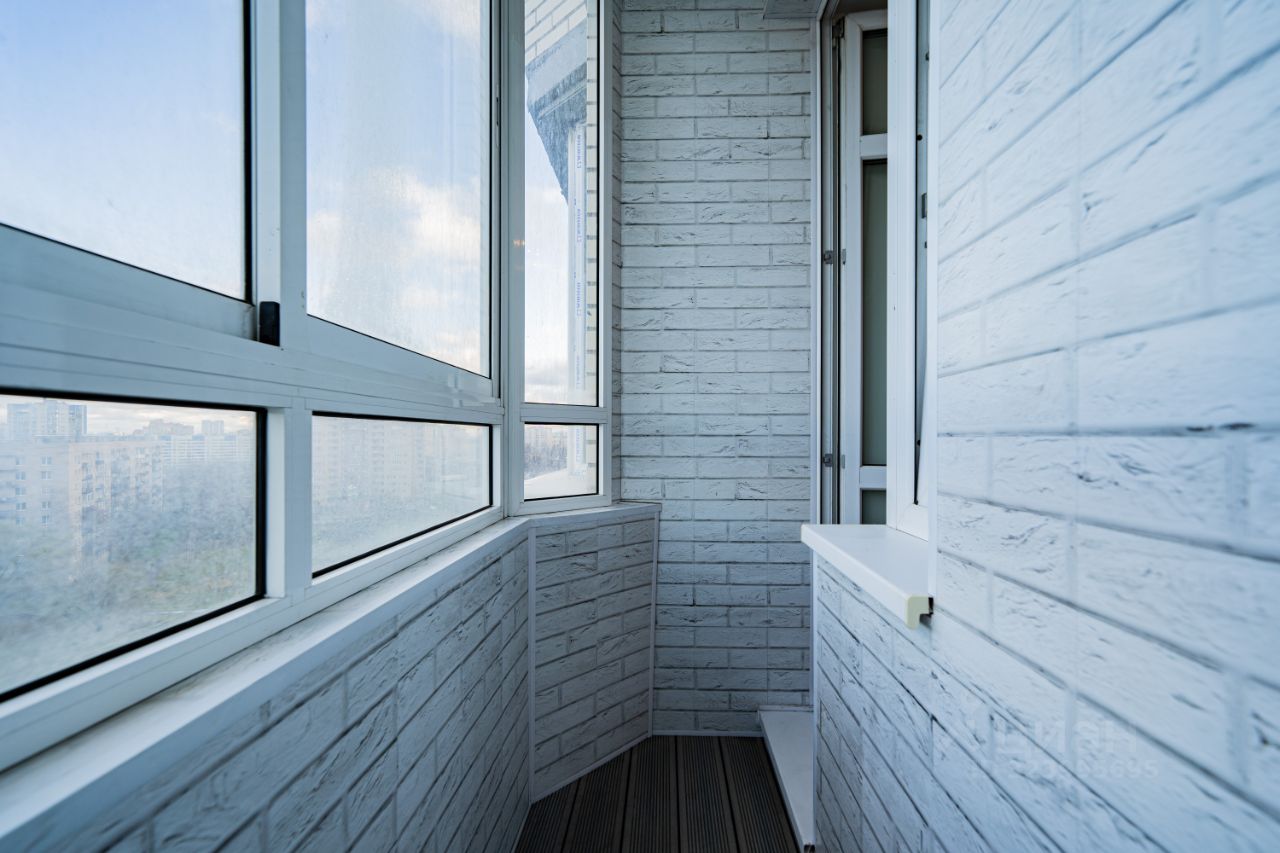 Продажа 2-комн квартиры на вторичном рынке улица Орджоникидзе, 52