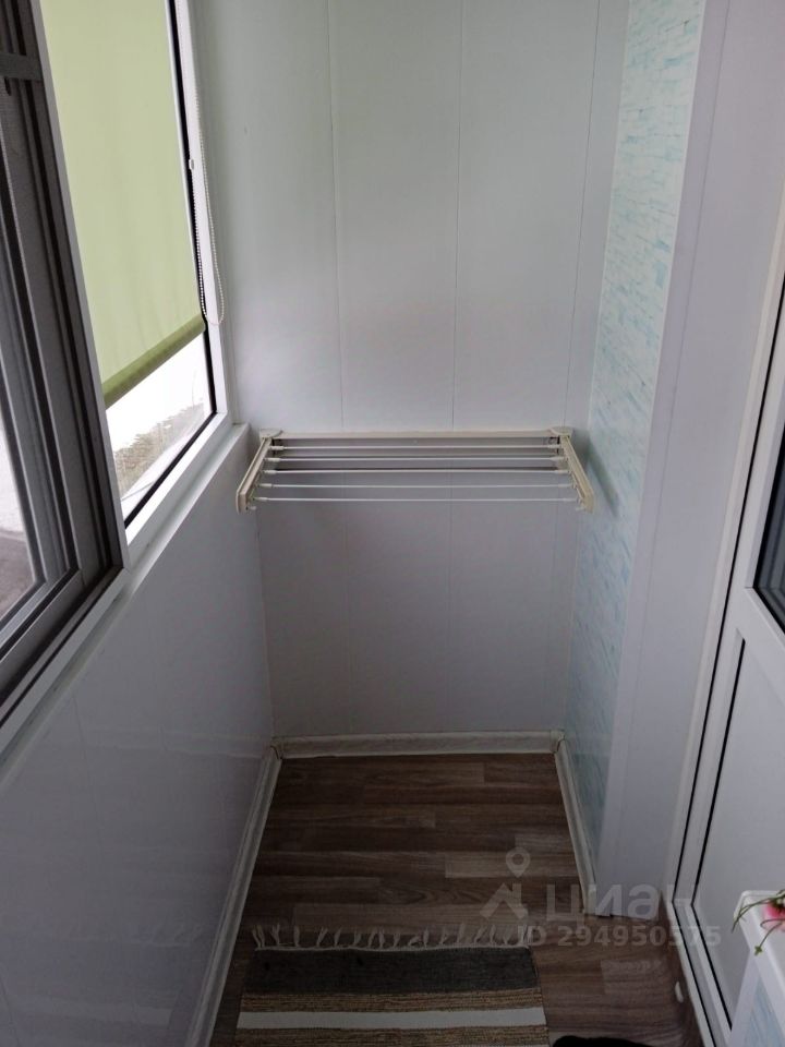 Продажа 2-комн квартиры на вторичном рынке пос. Новый Свет, 27