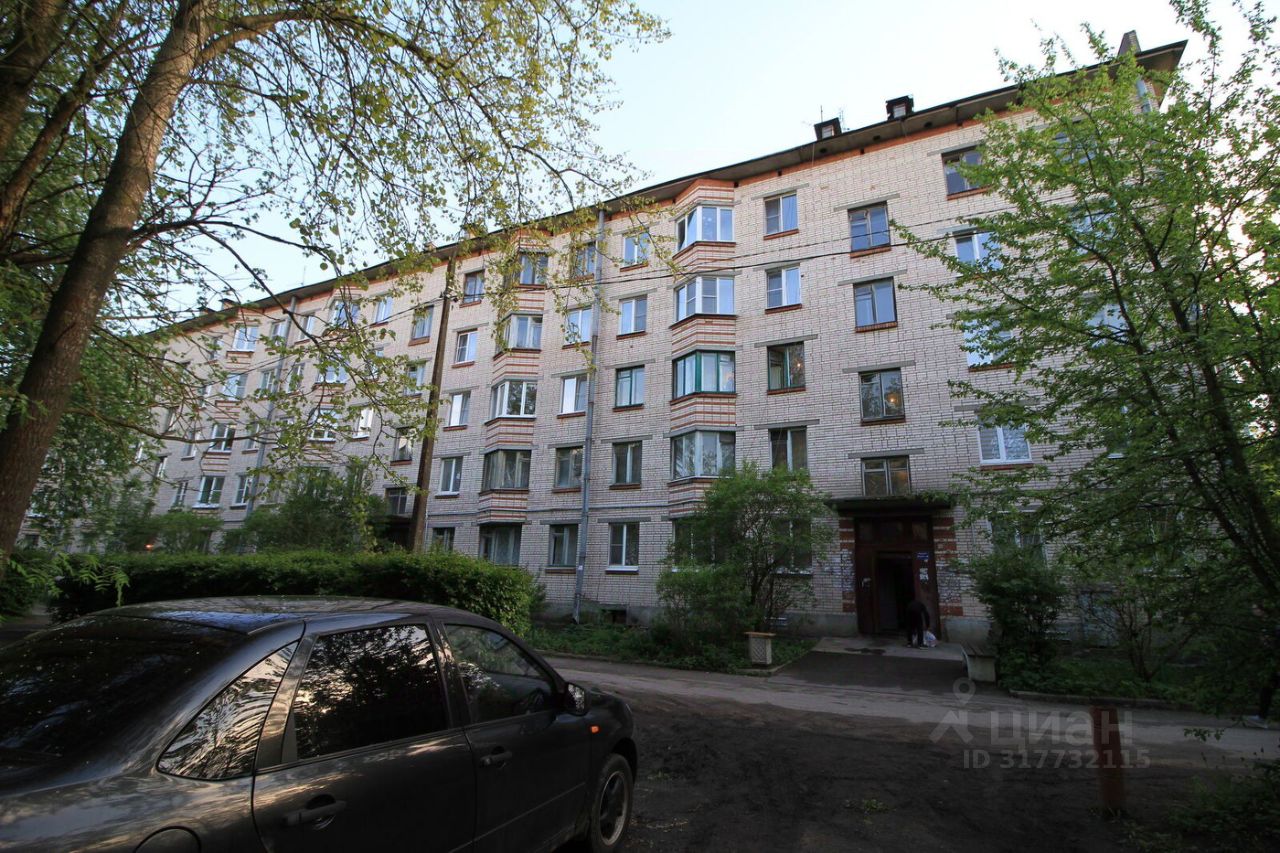 Продажа 3-комн квартиры на вторичном рынке Большая Ижора пгт, улица Астанина, 11