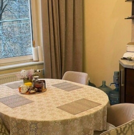 Аренда 3-комн квартиры на вторичном рынке улица Моисеенко,  д. 5