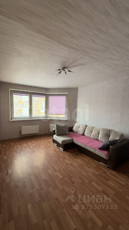 Продажа 3-комн квартиры на вторичном рынке Синявинская улица, 11к10