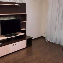 Аренда 2-комн квартиры на вторичном рынке пр-кт Защитников Москвы,  д. 8