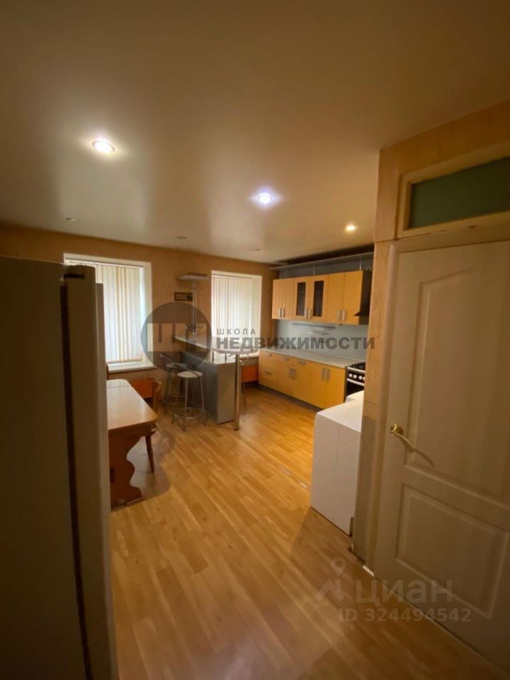 Продажа 4-комн квартиры на вторичном рынке Загородный проспект, 21-23