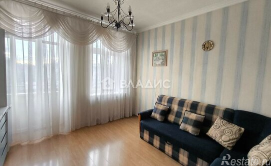 Продажа 2-комн квартиры на вторичном рынке улица Стахановцев,  д. 4