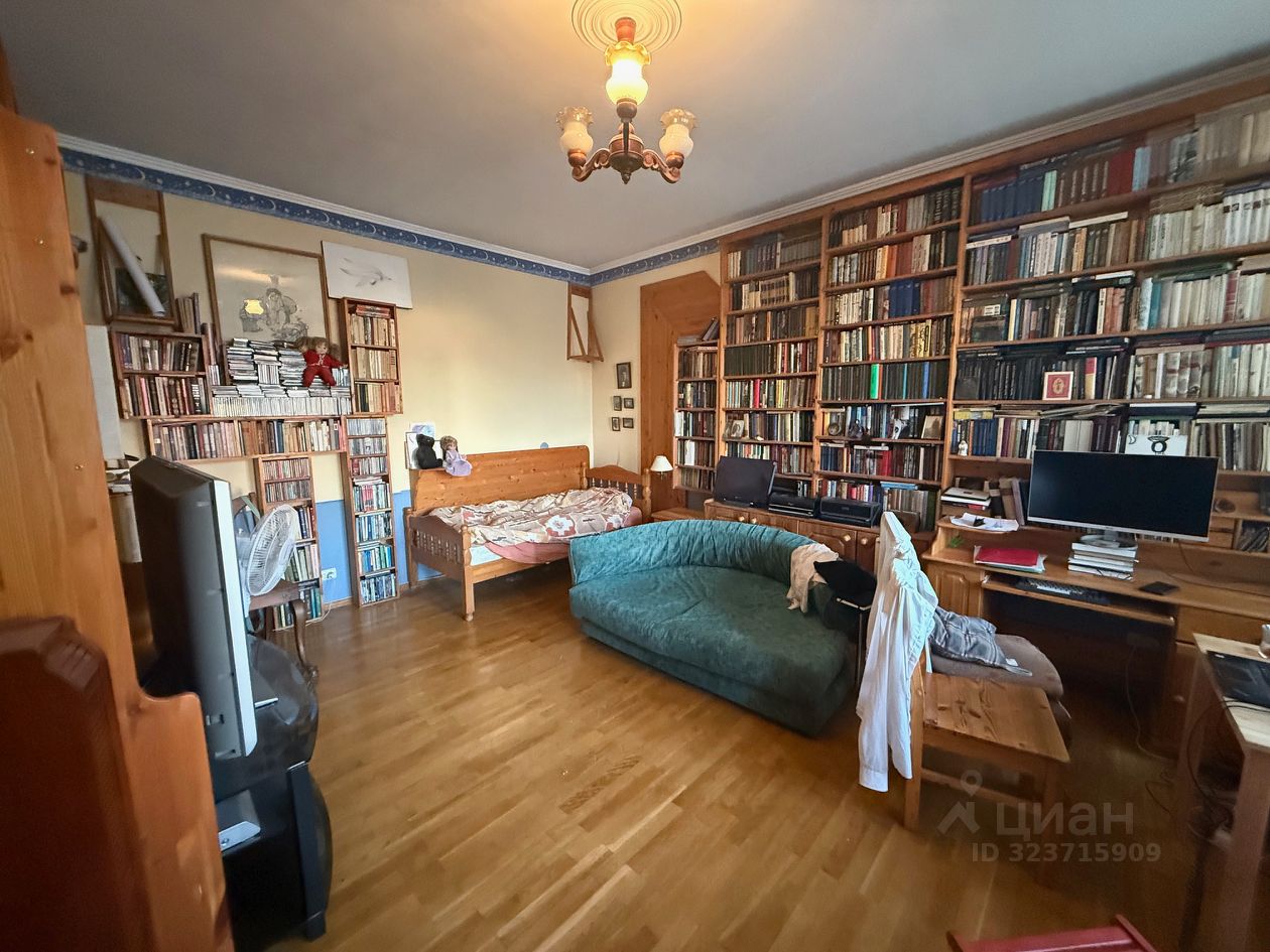 Продажа 4-комн квартиры на вторичном рынке улица Чаплыгина, 8С1