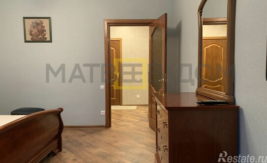 Аренда 3-комн квартиры на вторичном рынке Стрельнинская улица,  д. 10