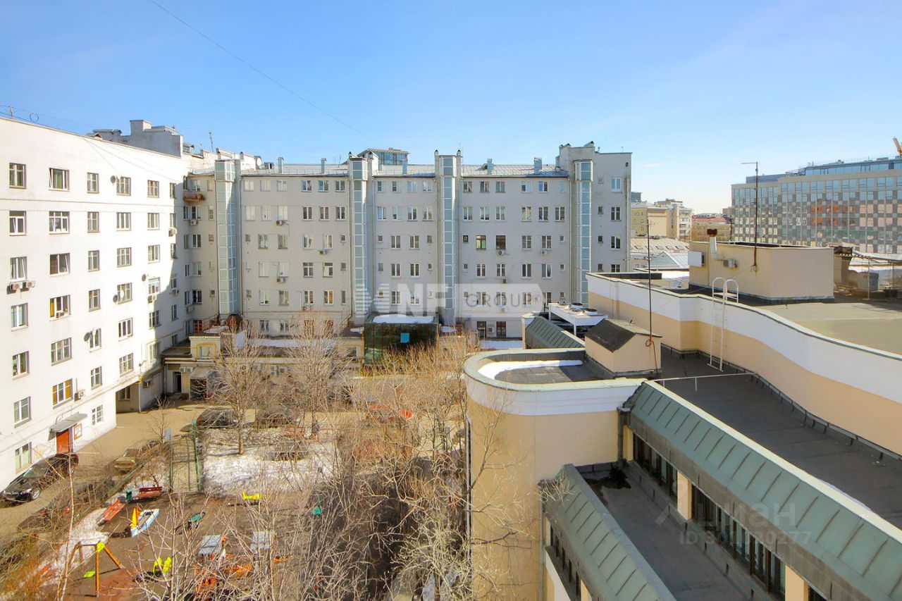 Продажа 4-комн квартиры на вторичном рынке улица Большая Ордынка, 67