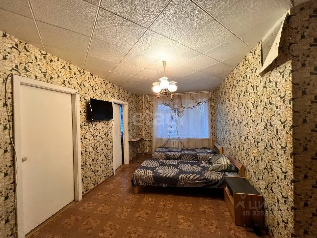 Продажа 3-комн квартиры на вторичном рынке Волхов, Авиационная улица, 25