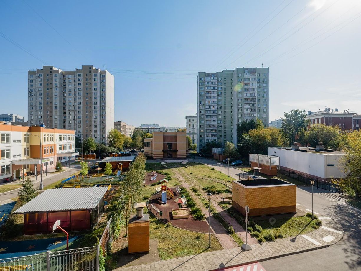 Продажа 3-комн квартиры на вторичном рынке Тихвинская улица, 14к1