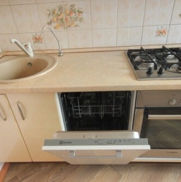 Аренда 2-комн квартиры на вторичном рынке улица Красина,  д. 24-28