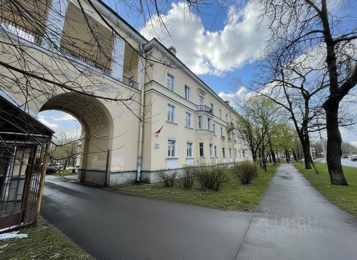 Продажа 4-комн квартиры на вторичном рынке Красное Село, проспект Ленина, 104
