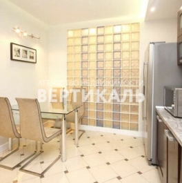 Продажа 4-комн квартиры на вторичном рынке Давыдковская улица,  д. 16