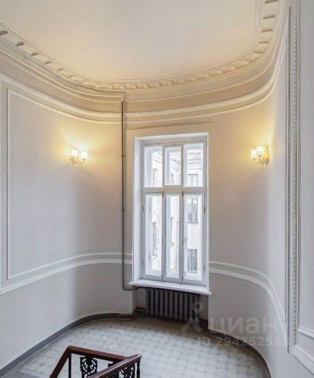 Продажа 4-комн квартиры на вторичном рынке Адмиралтейская набережная, 12-14