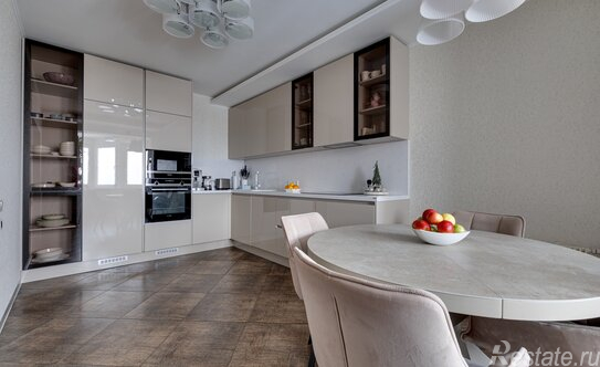 Продажа 4-комн квартиры на вторичном рынке ул Радужная,  д. 4