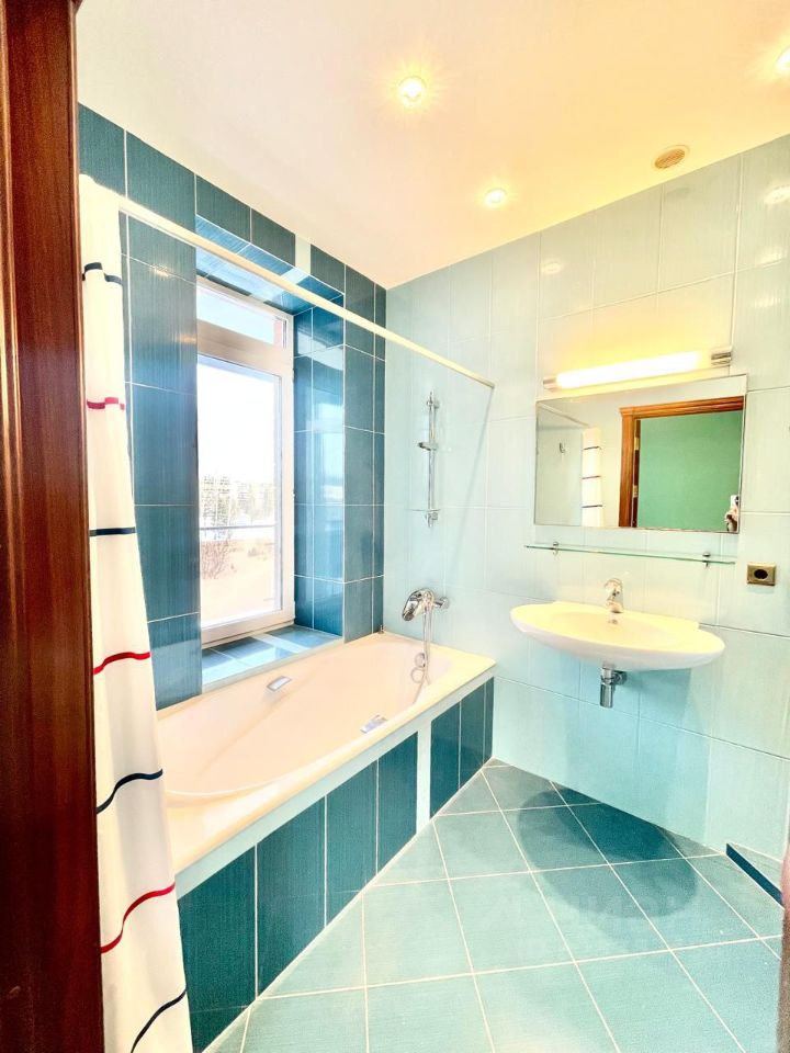 Продажа 4-комн квартиры на вторичном рынке Витро Вилладж База отдыха, 1с2