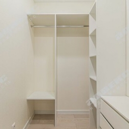 Продажа 2-комн квартиры на вторичном рынке Загребский бульвар,  д. 5 к3