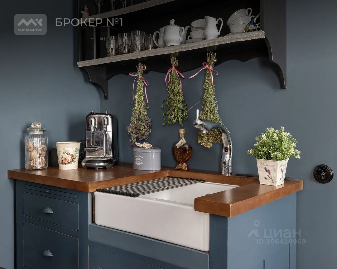 Продажа 4-комн квартиры на вторичном рынке Саперный переулок, 12