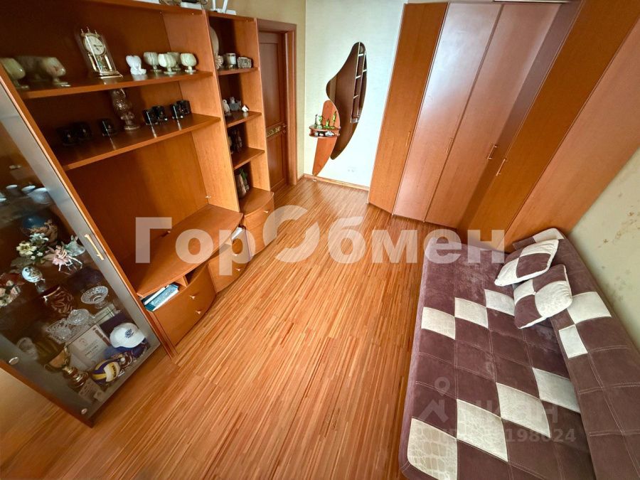Продажа 5-комн квартиры на вторичном рынке улица Металлургов, 62