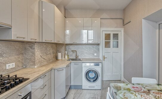 Продажа 4-комн квартиры на вторичном рынке Ордынский тупик