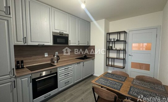 Продажа 1-комн квартиры на вторичном рынке Идрицкая ул,  д. 5 к3