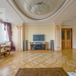 Продажа 5-комн квартиры на вторичном рынке ул Куусинена,  д. 21А