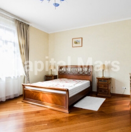 Аренда 4-комн квартиры на вторичном рынке Каковинский М. пер,  д. 8